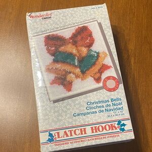 Wonder Art by Caron Christmas Bella Vintage Latch Hook Kit #4678
